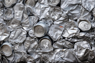 Reciclagem de latas de alumínio: como ela impacta seu bolso e o planeta