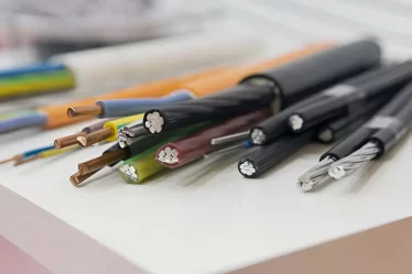 Saiba quais cabos podem ser reciclados e como fazer